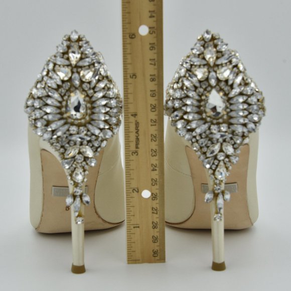 Like-new Badgley Mischka Gorgeous Pointed Toe Evening Shoes Pumps, Ivory, Size 5 - Picture 8 of 14